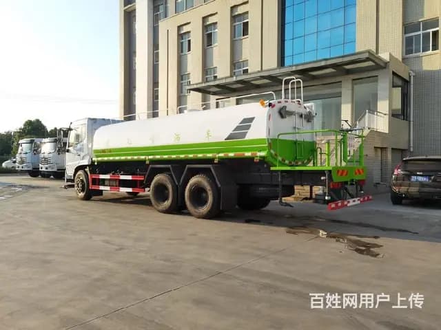 大型水罐车,4驱洒水车,新款双桥洒水车 - 图片 1